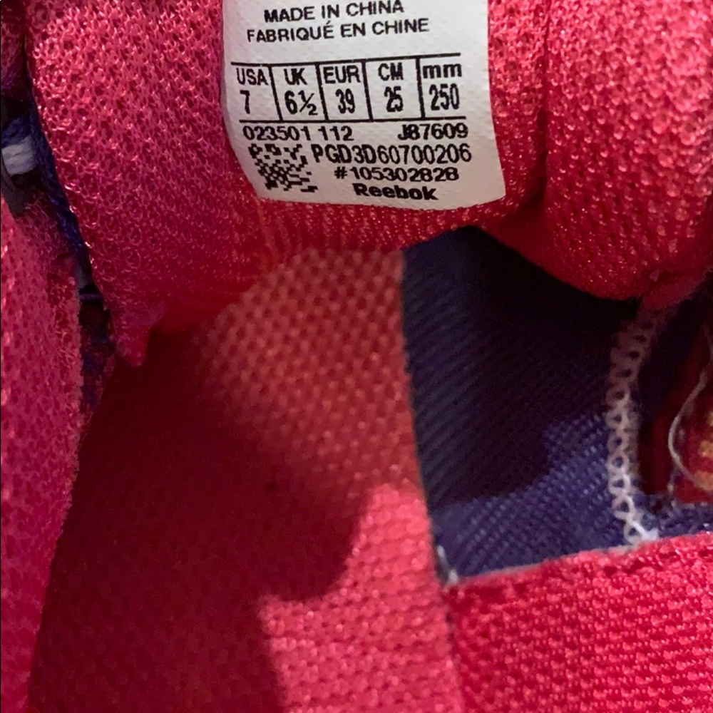 Never Worn Reebok - Picture 6 of 6